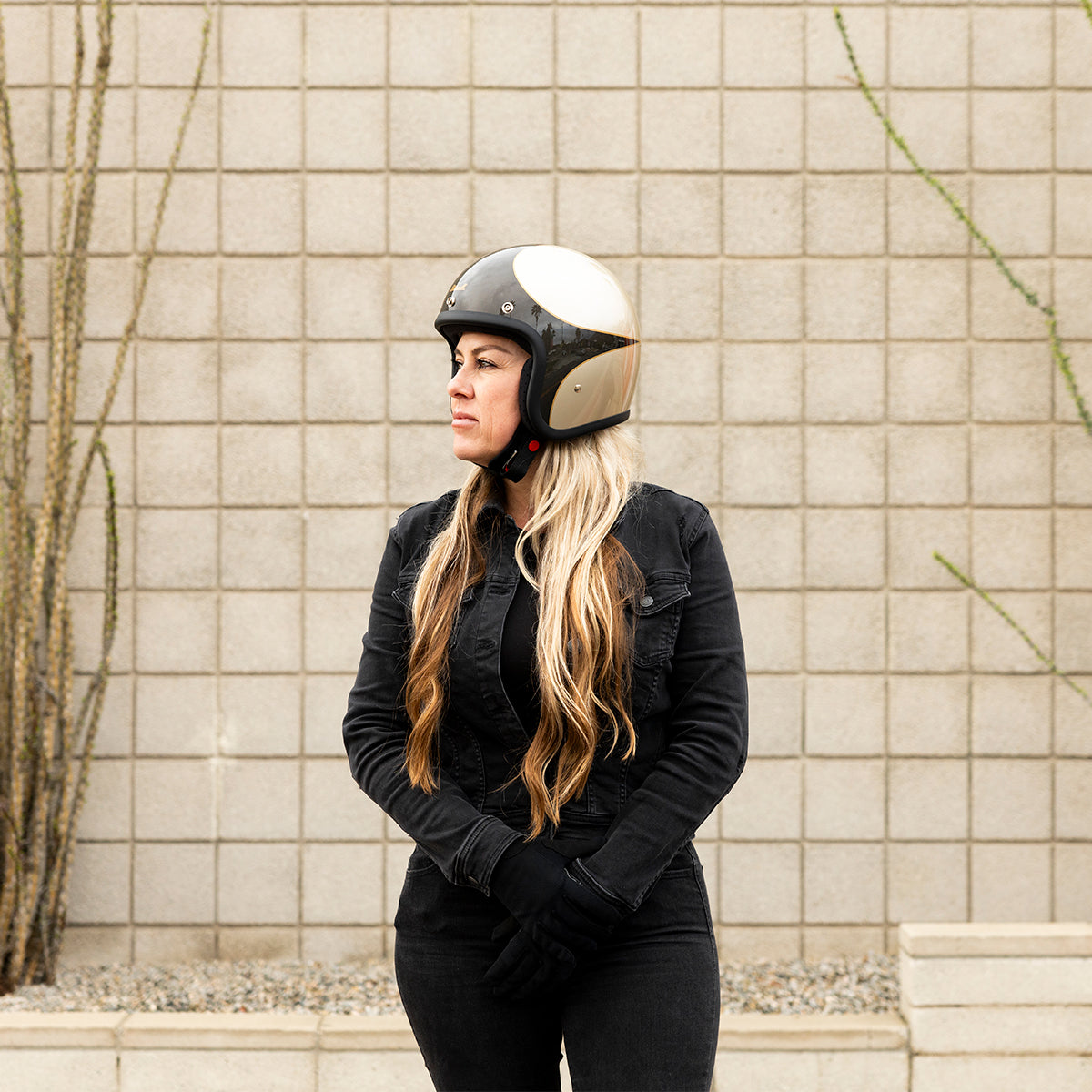 Bonanza Helmet - Metallic Charcoal / Champagne Scallop