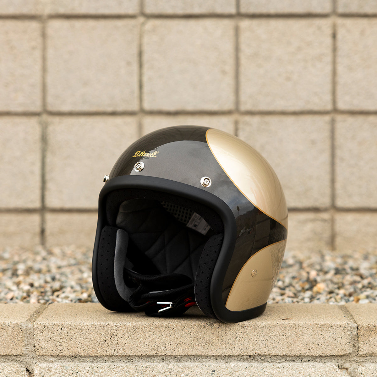 Bonanza Helmet - Metallic Charcoal / Champagne Scallop