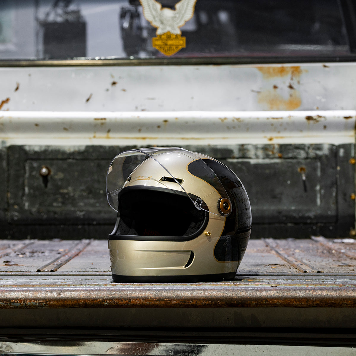 Gringo SV Helmet - Metallic Champagne / Charcoal Tracker