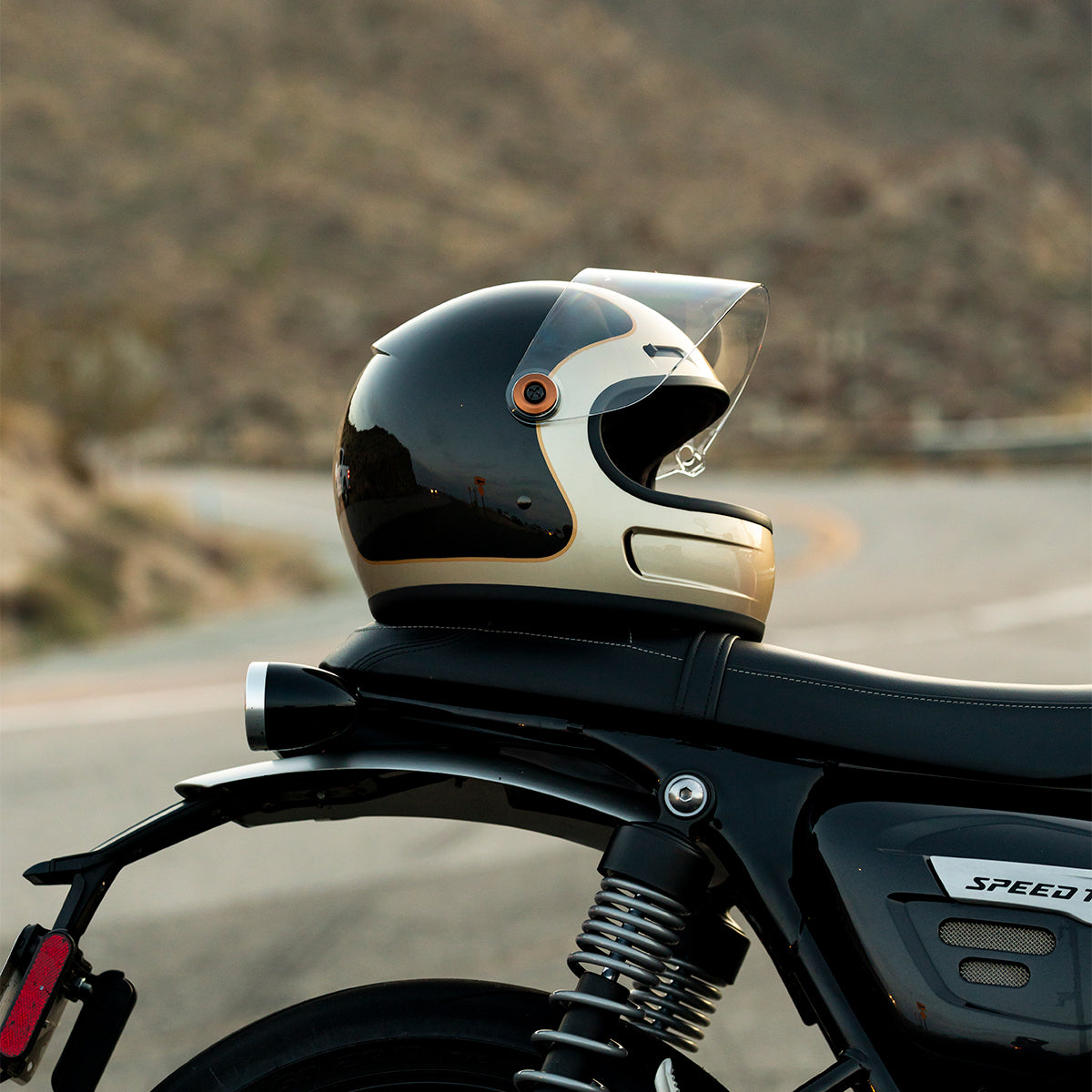 Gringo SV Helmet - Metallic Champagne / Charcoal Tracker
