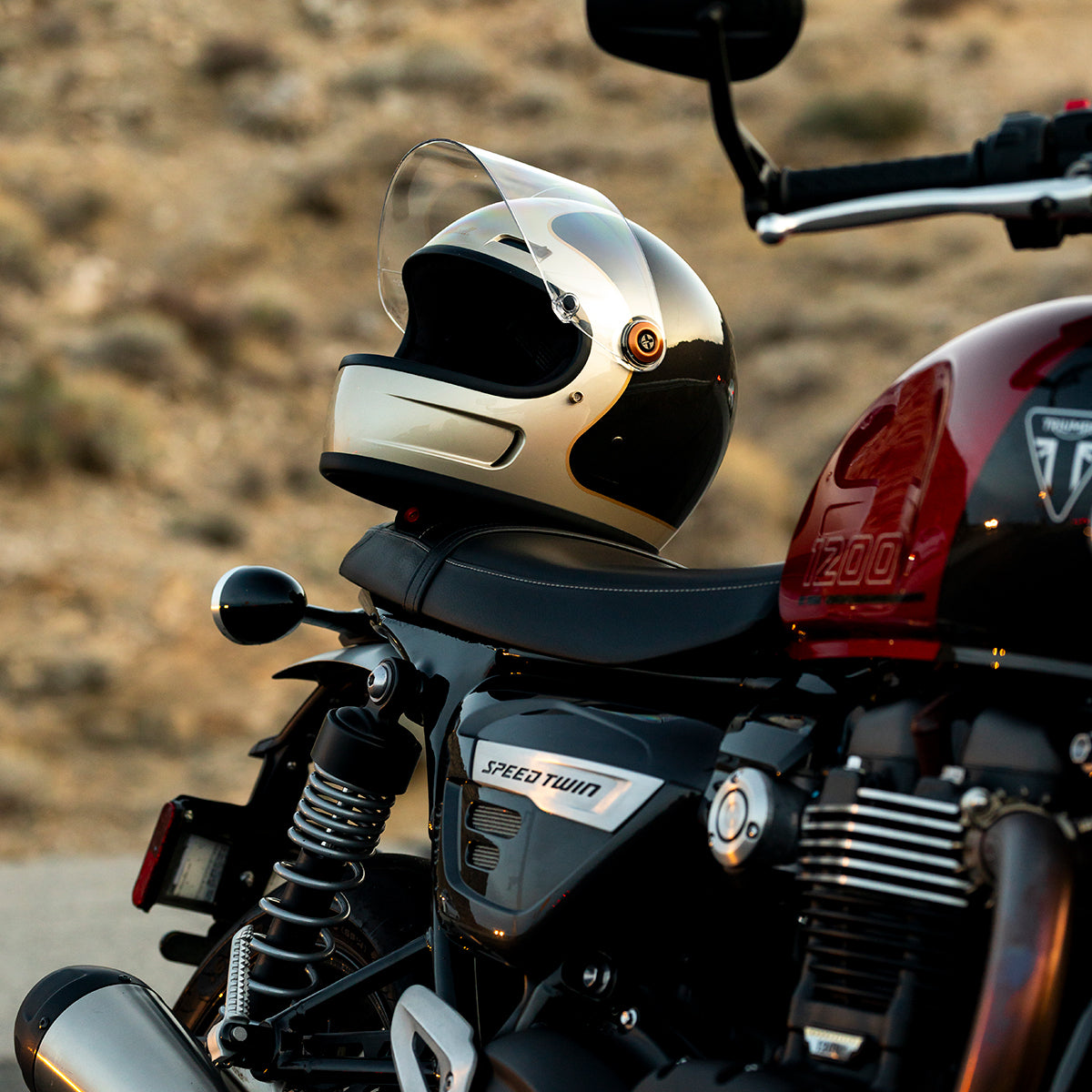 Gringo SV Helmet - Metallic Champagne / Charcoal Tracker