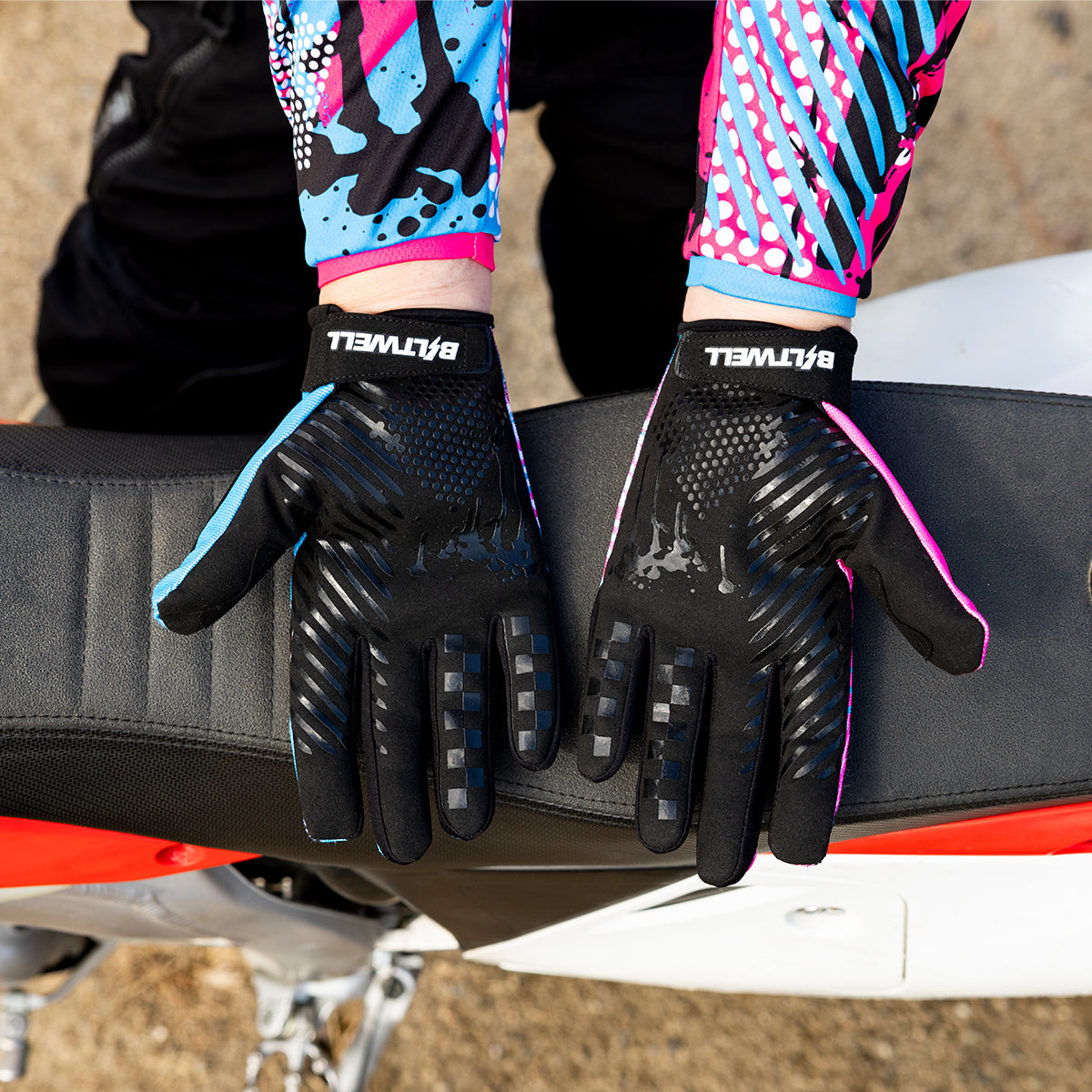 Ridgecrest Gloves - 1985