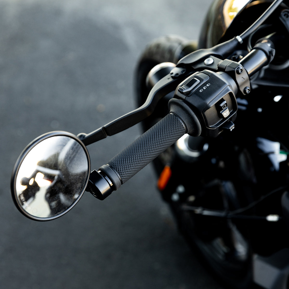 7/8" AlumiCore Grips For '21-Up H-D RA & RH Models - Black Electroplate