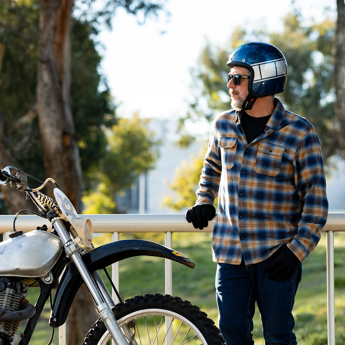 Bonanza Helmet - Holeshot Metallic Blue / Silver