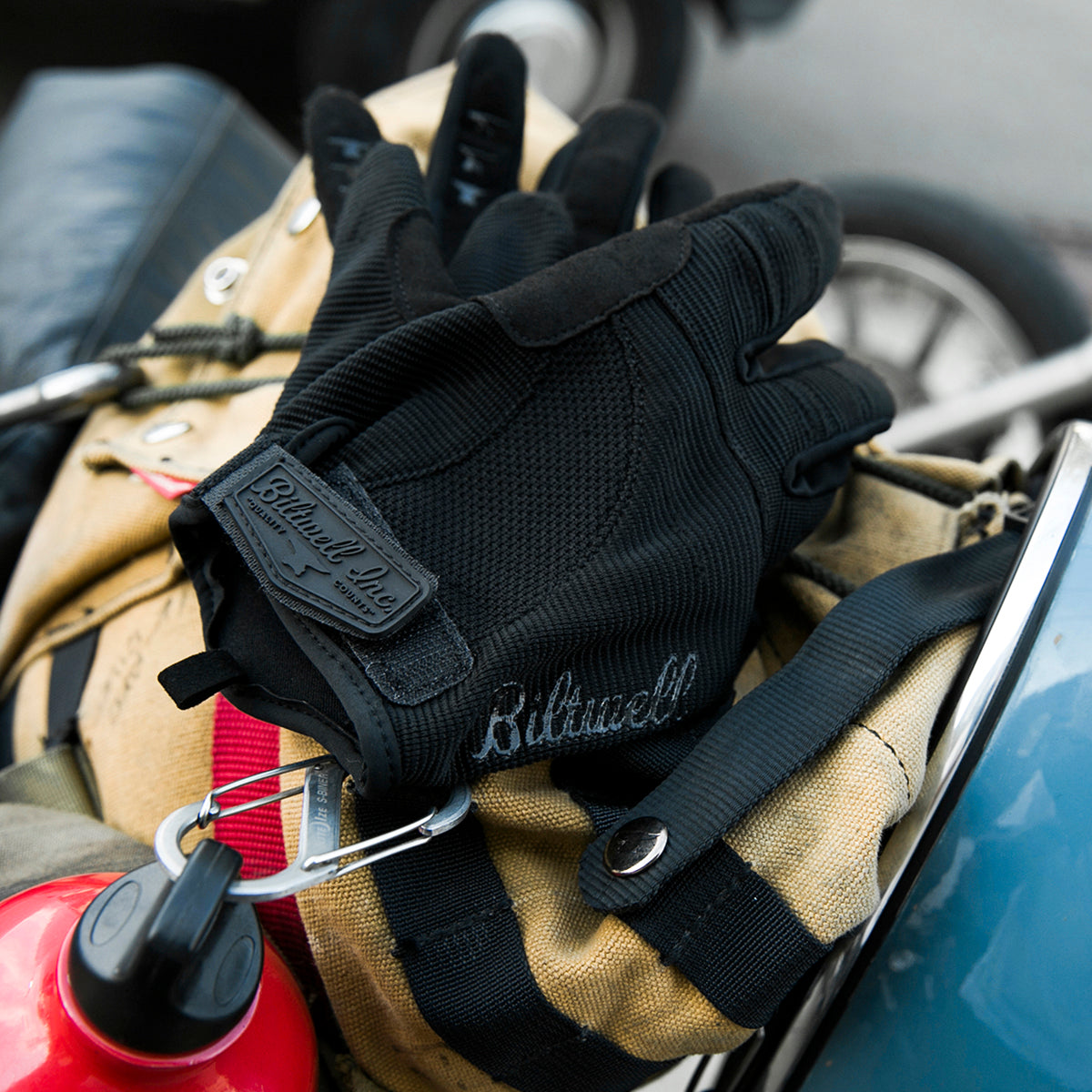 Moto Gloves - Black/Black