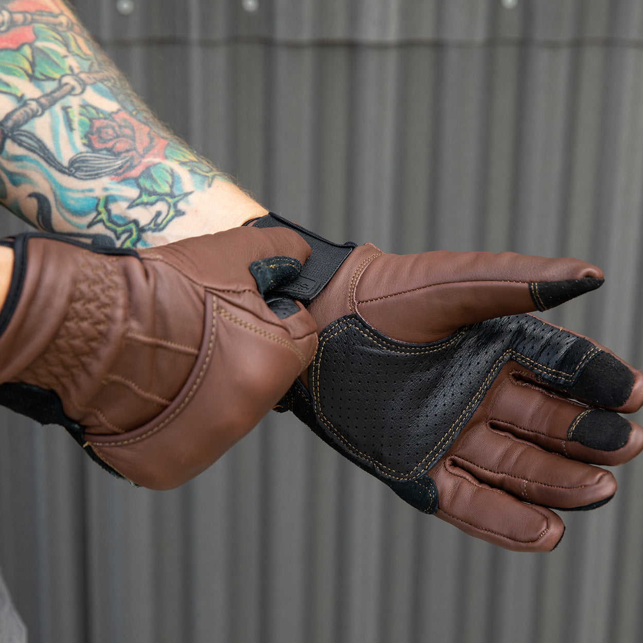CLOSEOUT Belden Gloves - Chocolate/Black