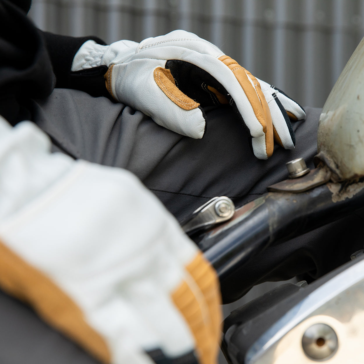 CLOSEOUT Belden Gloves - Cement