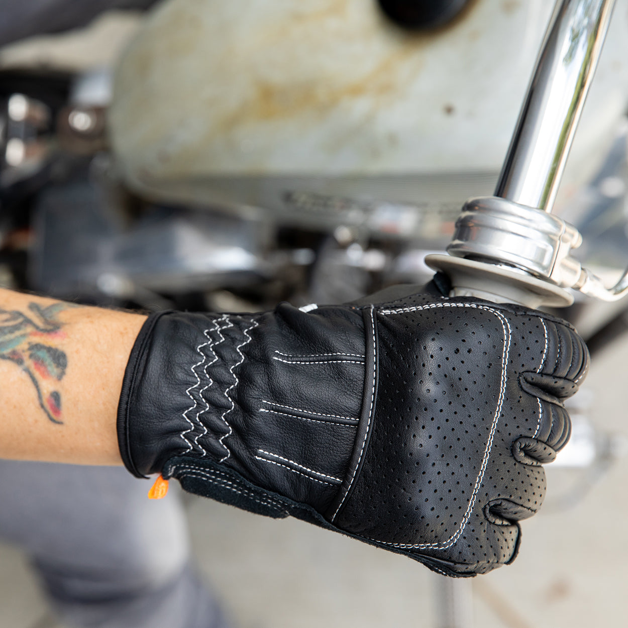 CLOSEOUT Borrego Gloves - Black/Cement