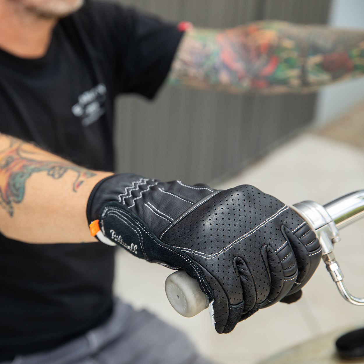 CLOSEOUT Borrego Gloves - Black/Cement