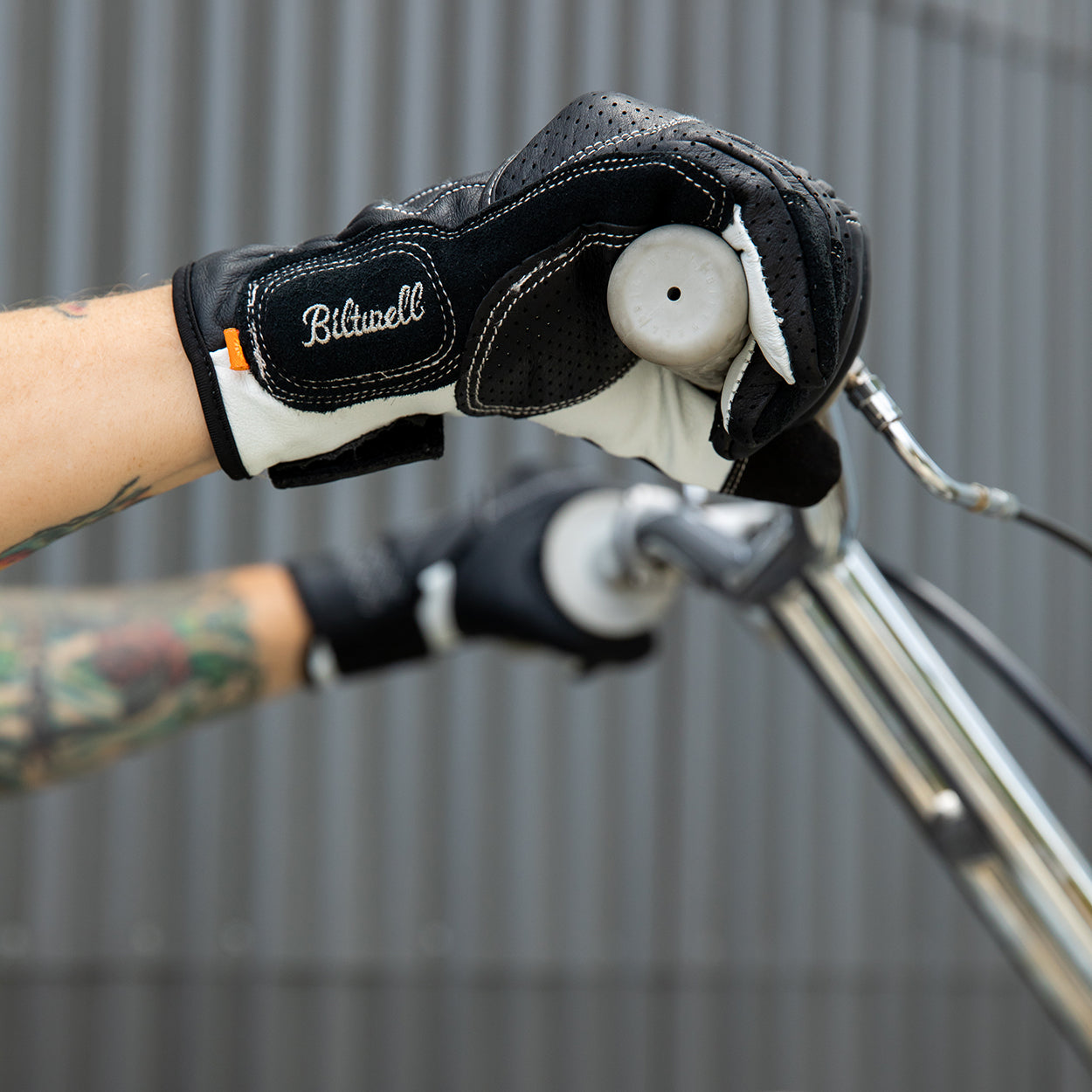 CLOSEOUT Borrego Gloves - Black/Cement