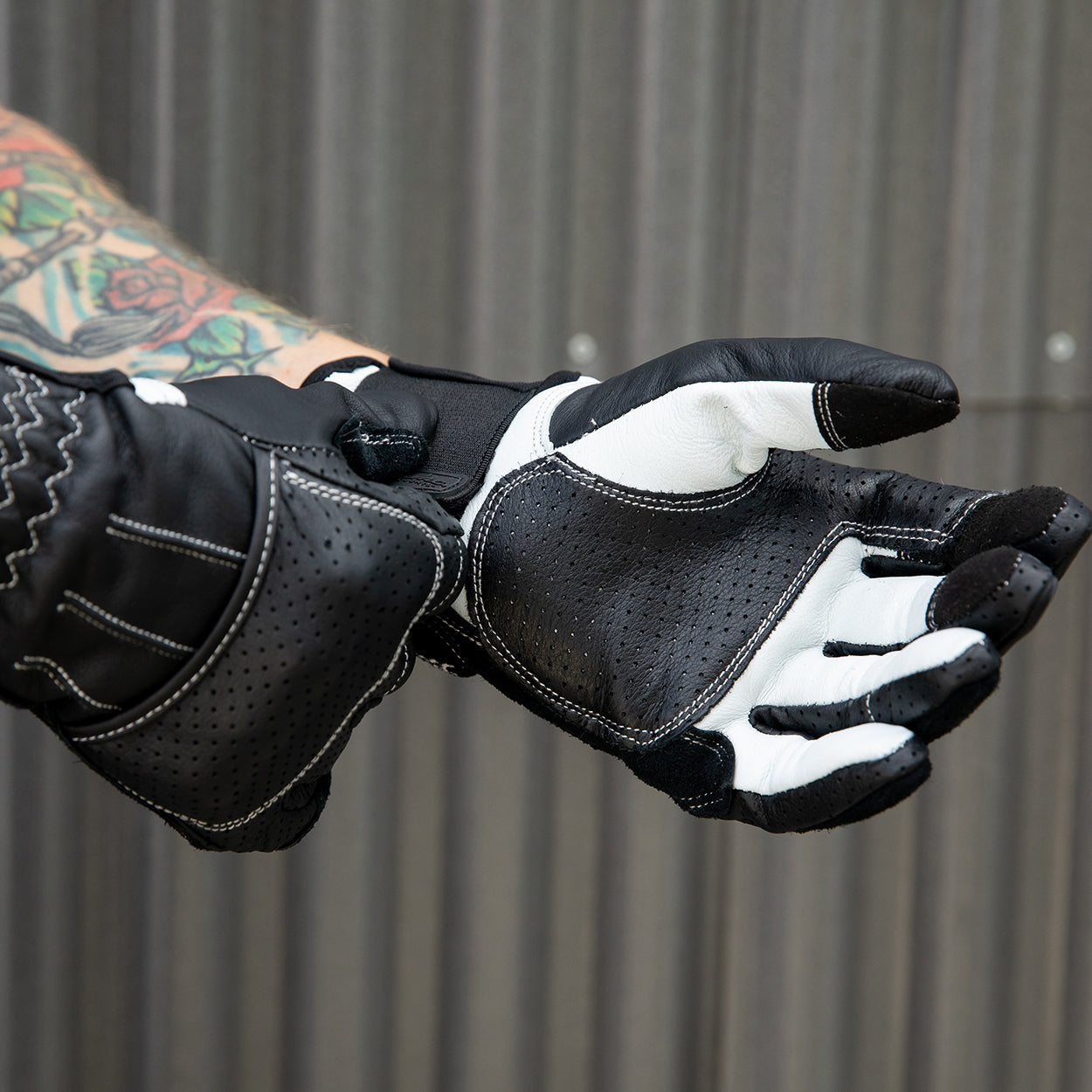 CLOSEOUT Borrego Gloves - Black/Cement
