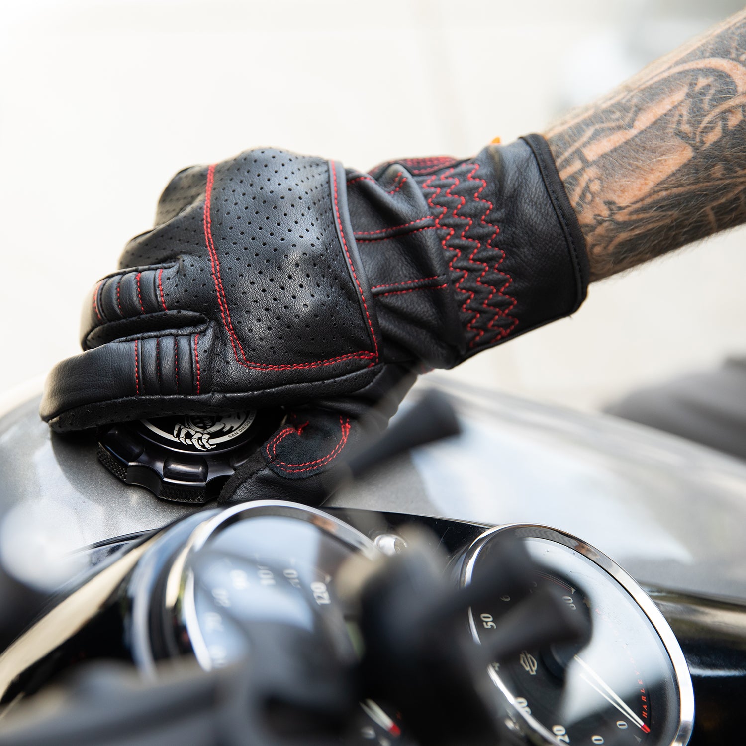 CLOSEOUT Borrego Gloves - Redline
