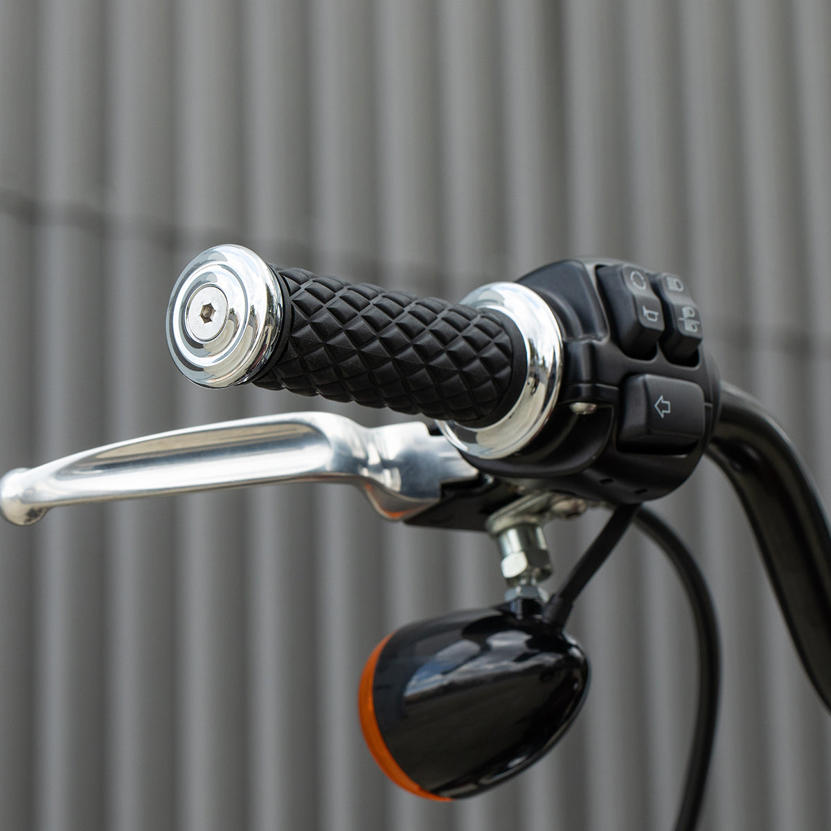1" AlumiCore TBW Grips For H-D Bars With Hollow Tube End on Clutch Side - Chrome