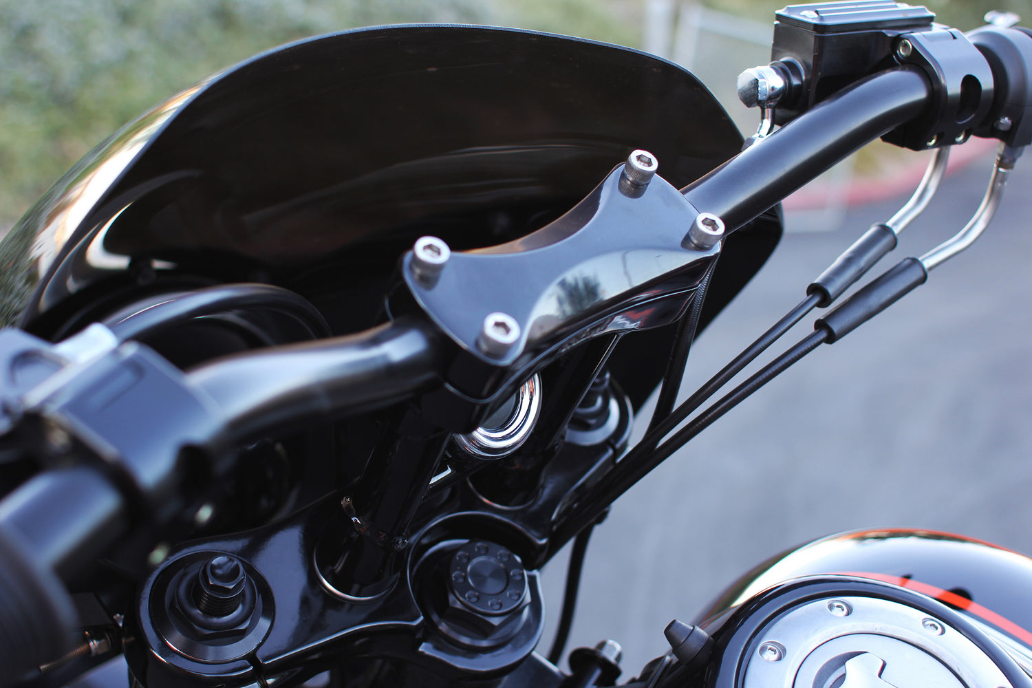 |on-the-road-again|foot-peg-pic|Pegs-Sanderson-black-angle_color|Tracker-10in-Murdock_black-angle_color|||||Biltwell Black