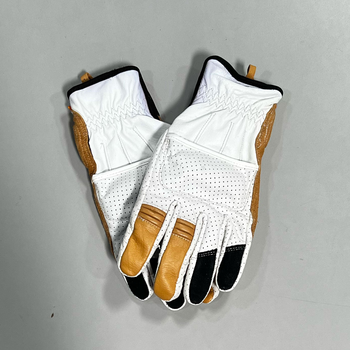 CLOSEOUT Blem Borrego Gloves - Cement