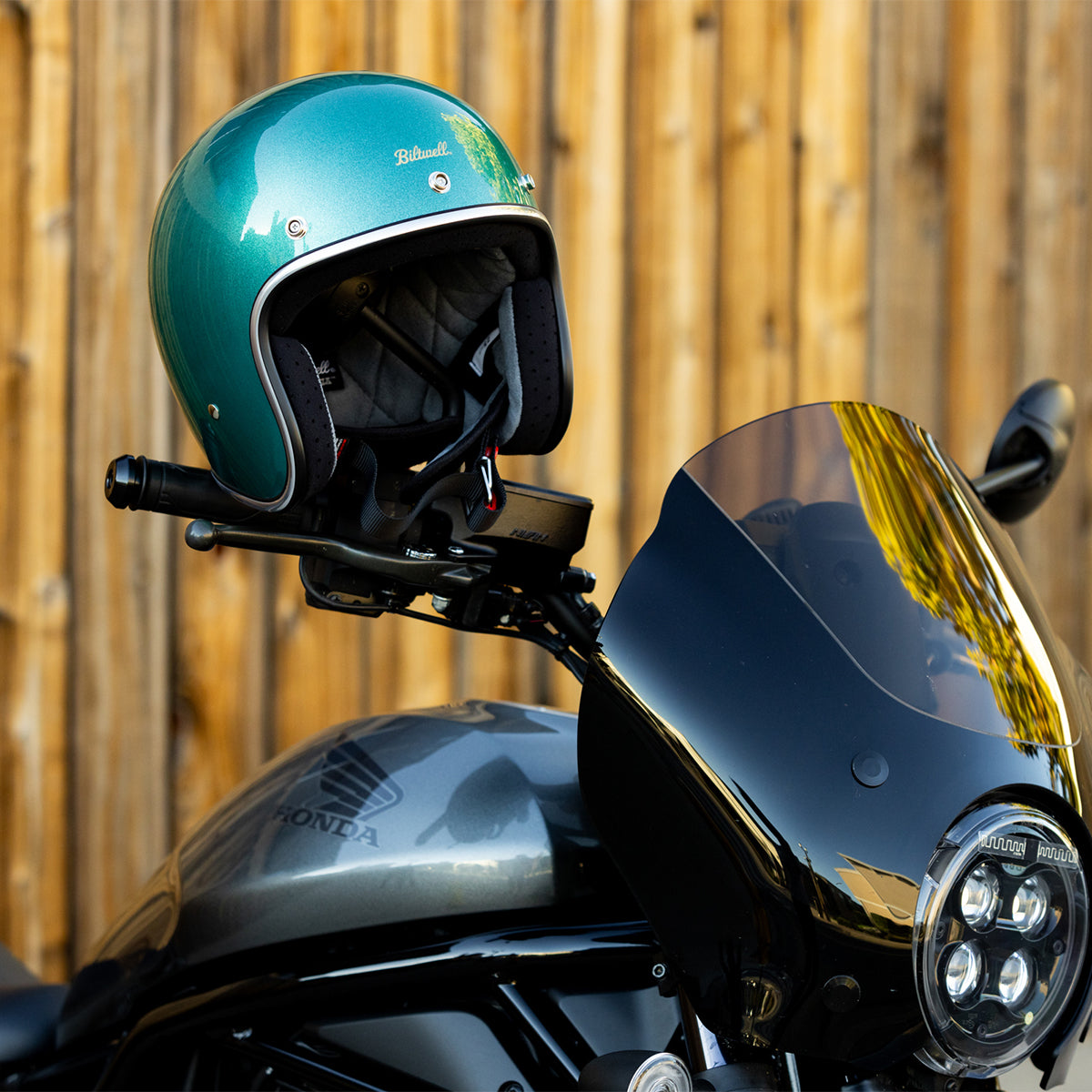 Bonanza Helmet - Metallic Catalina