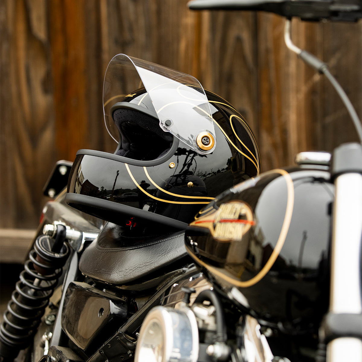 Gringo S ECE R22.06 Helmet - Gloss Black Flames