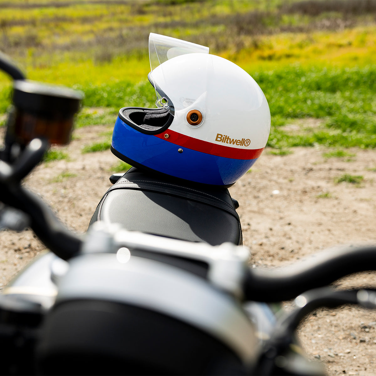 Gringo S Helmet - Apex Gloss White / Red / Blue