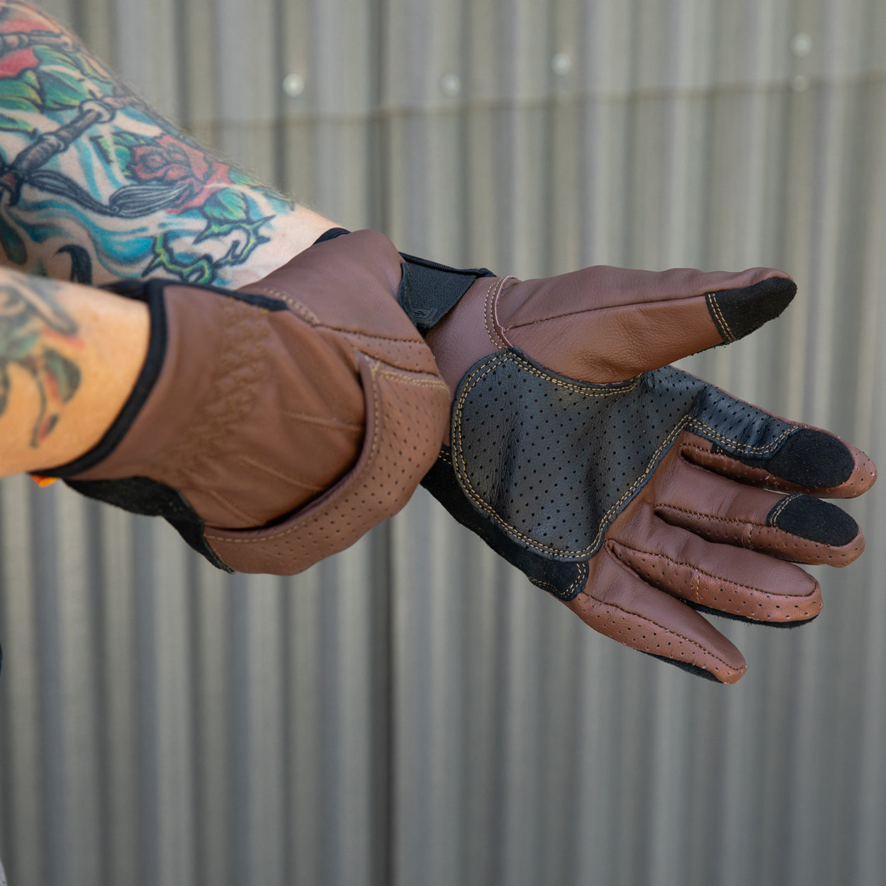 Borrego Gloves - Chocolate/Black